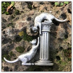 JJ Jonette pewter cat brooch/pin